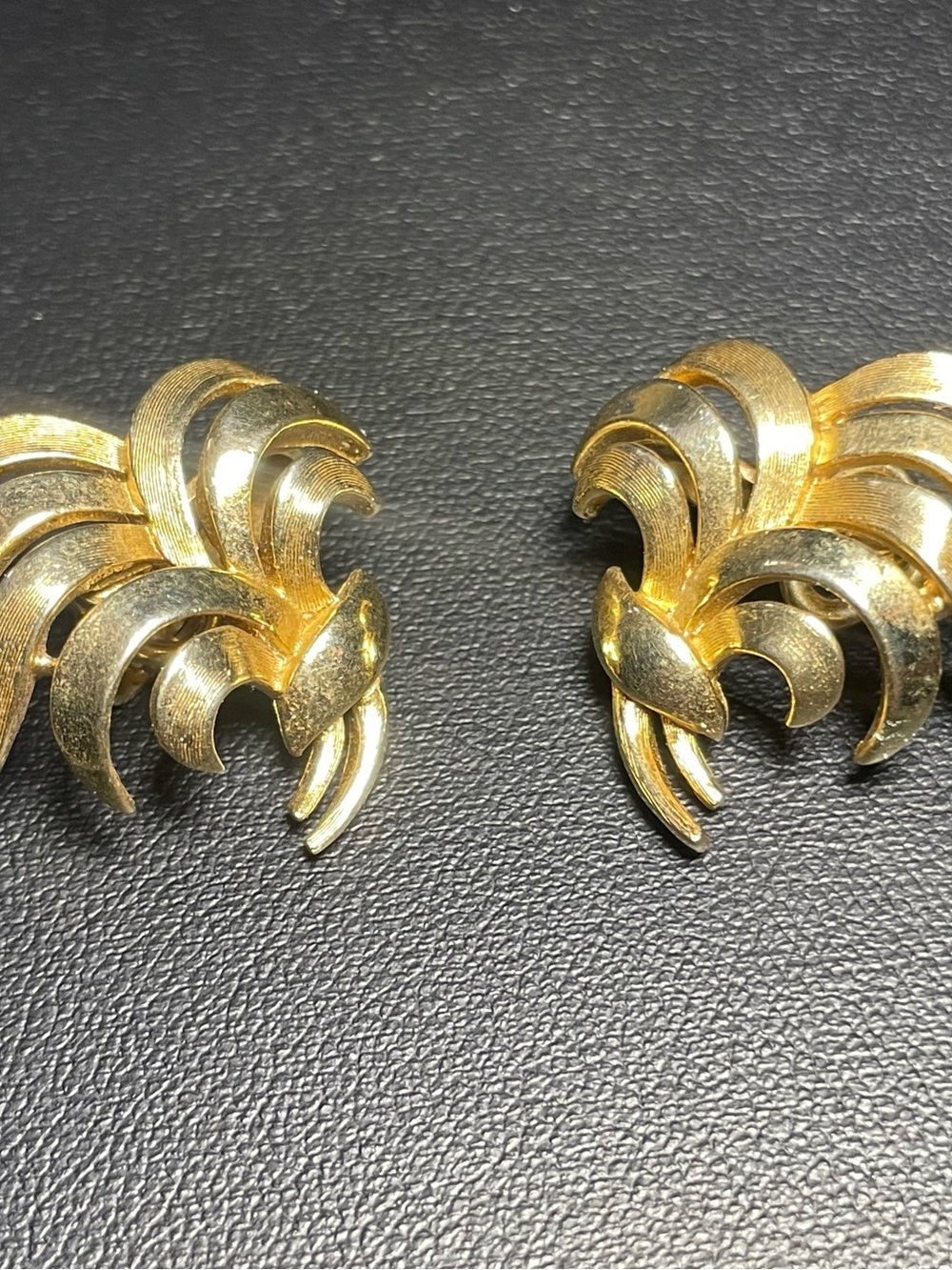 Crown Trifari Gold Swirl Clip-On Earrings - Women Jewelry